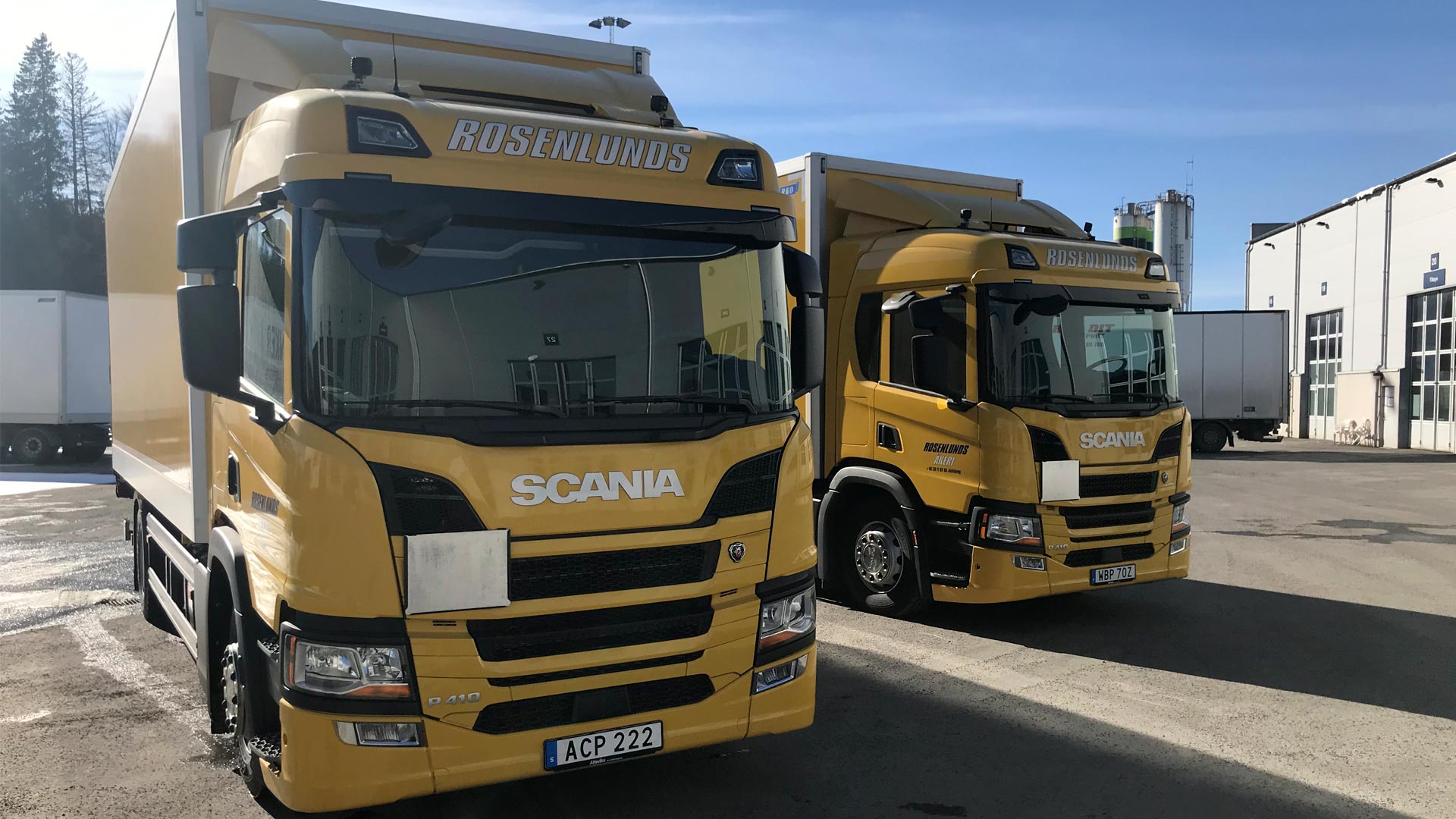 Två nya Scanialastbilar är levererade till Rosenlunds Åkeri i Jönköping.