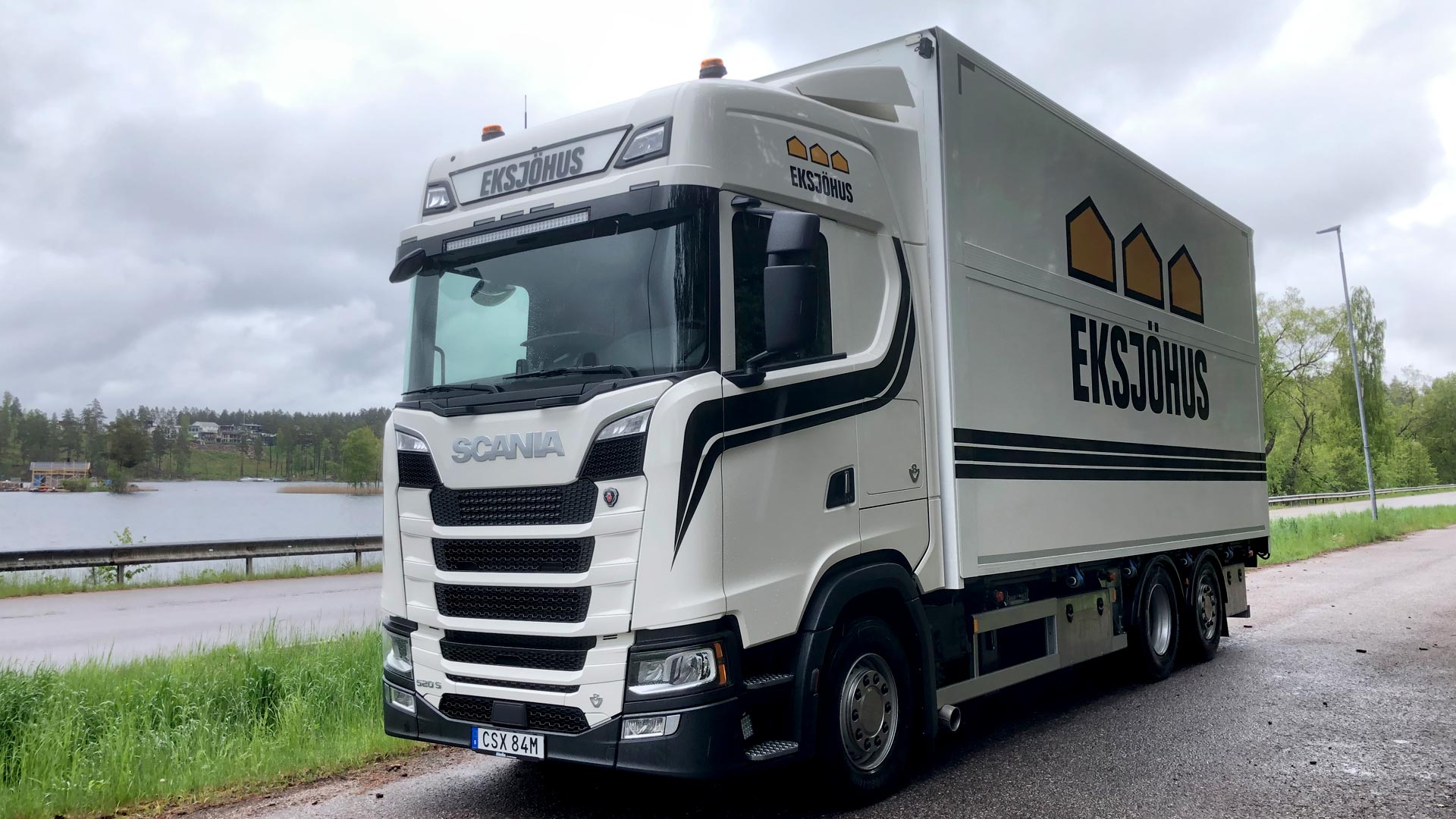 En ny Scanialastbil är levererad till Eksjöhus AB.
