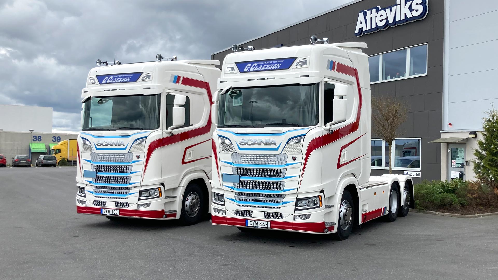 Två nya Scanialastbilar är levererade till G. Claesson Transport AB.