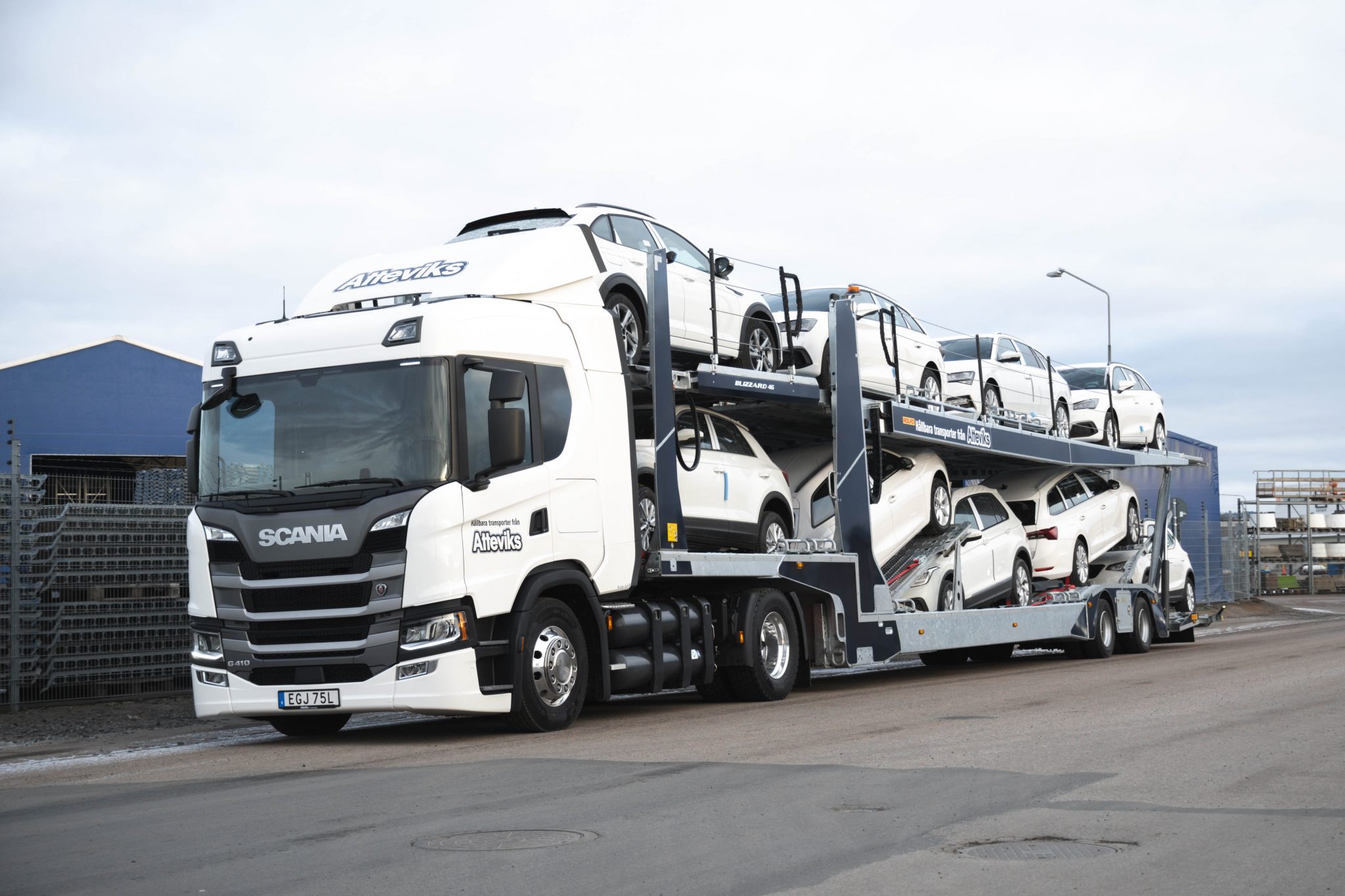 Gasdriven lastbil för biltransporter är levererad till Atteviks Personvagnar AB.