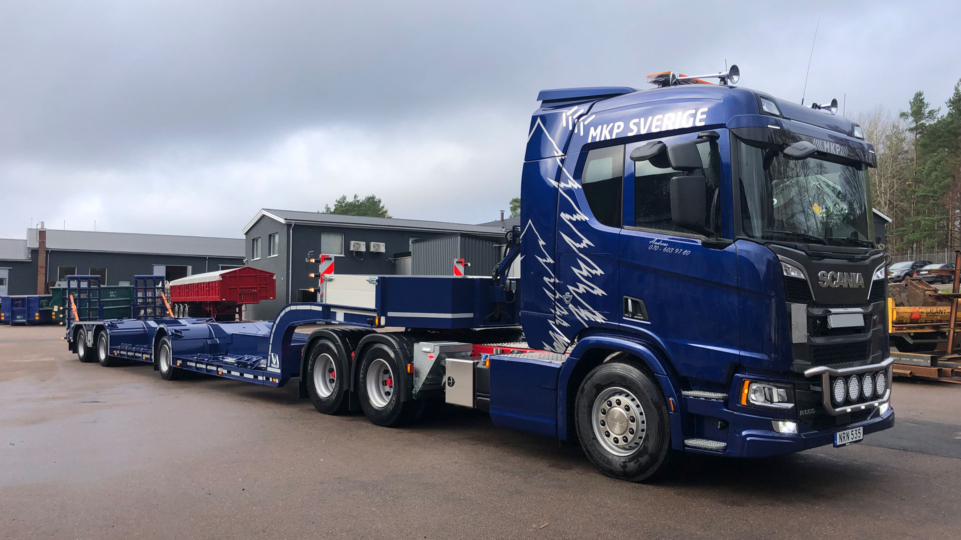 En Scania R660 6x4 dragbil med lyftbar tandem samt skogsjumbo är levererad till MKP Sverige AB.