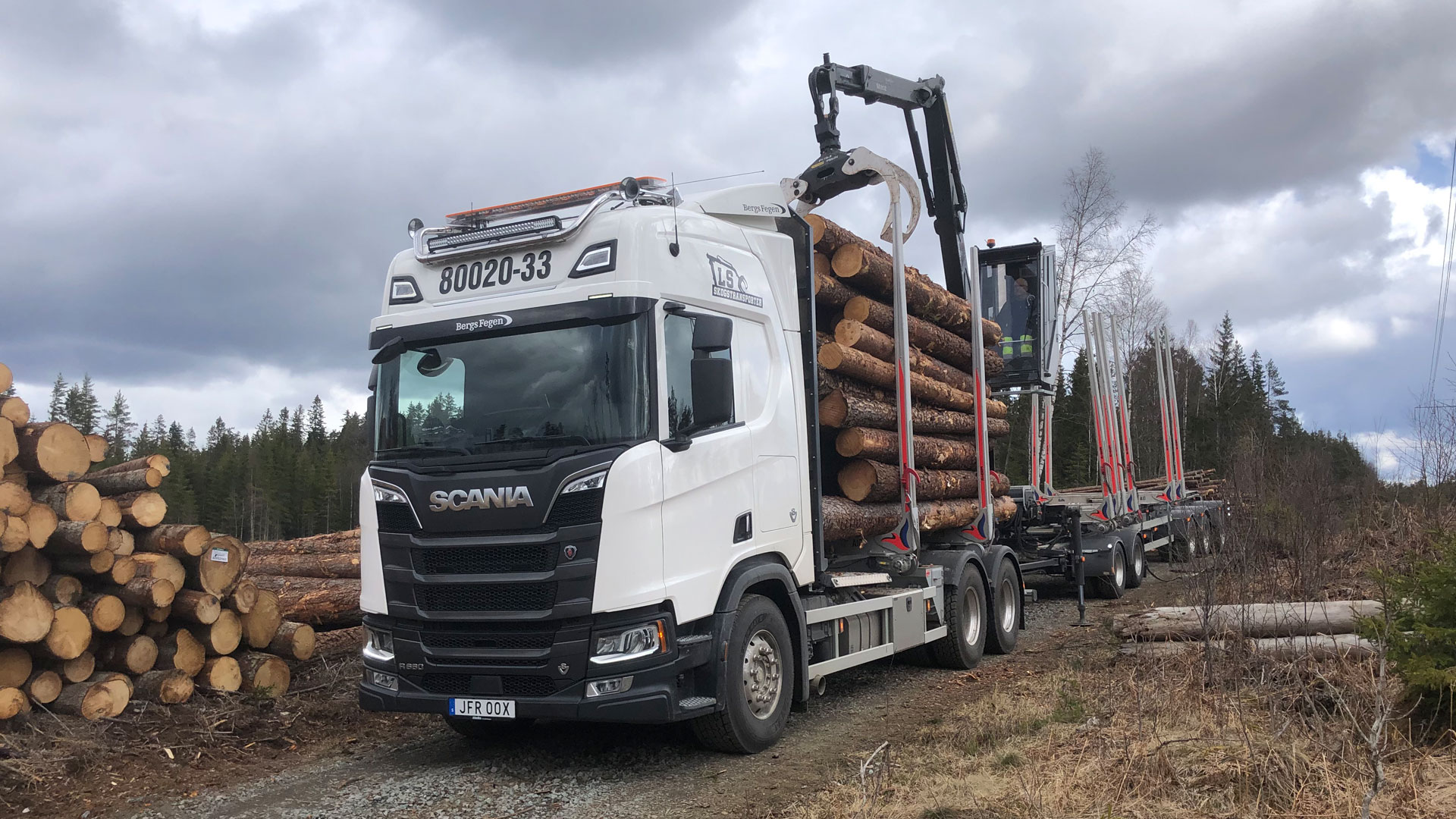 En ny timmerbil Scania R660 är levererad till Tranås Skogstransporter AB.