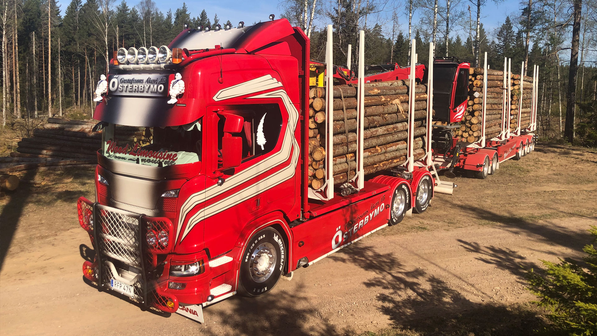 En ny timmerbil (Scania R590) har levererats till Sture Gustafssons Åkeri AB.