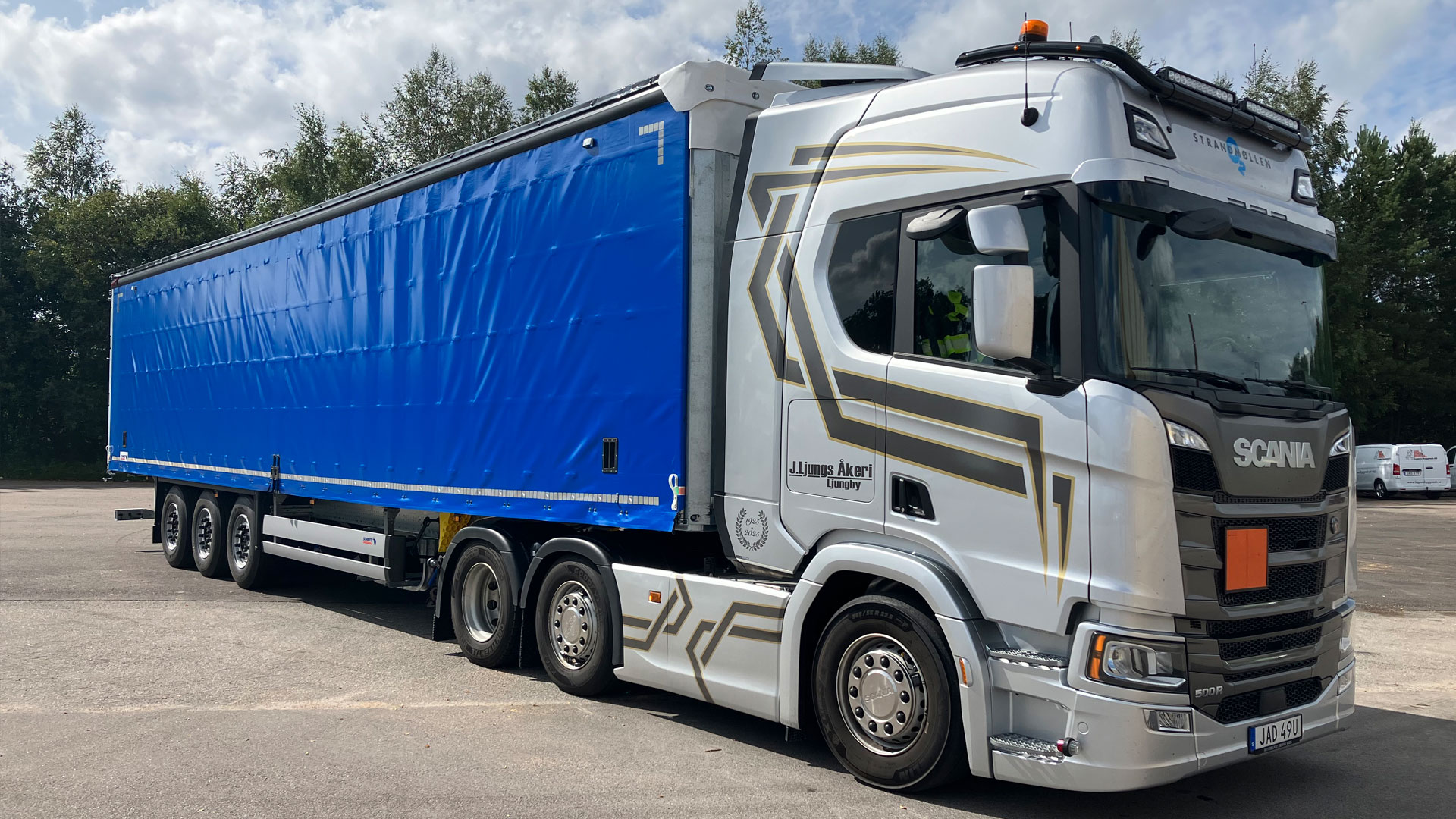 Atteviks har levererat en Scania R500 med trailer till J. Ljungs Åkeri.