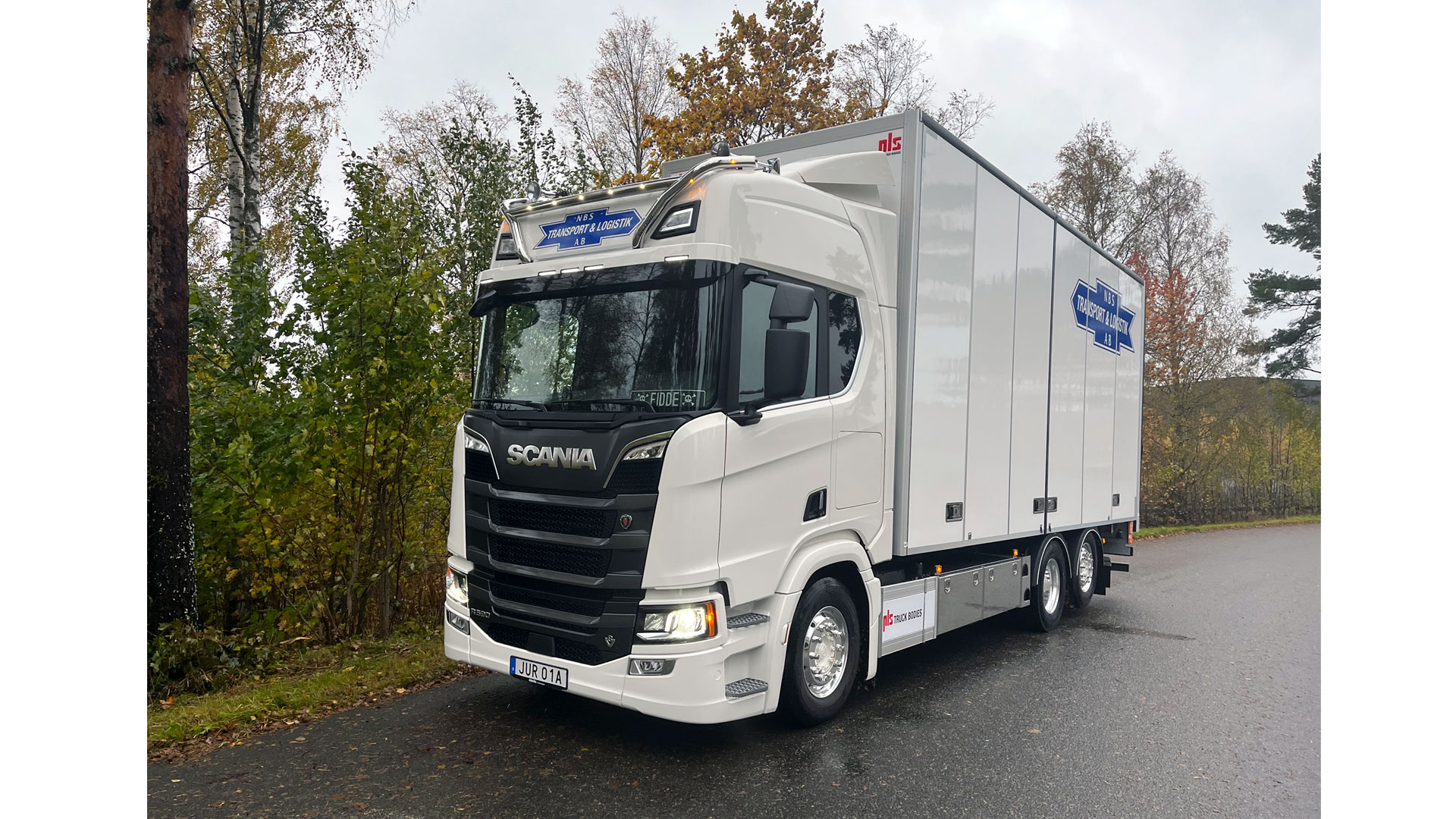 Scanialastbil R590 har levererats av Atteviks Lastbilar AB till NBS Transport & Logistik AB.