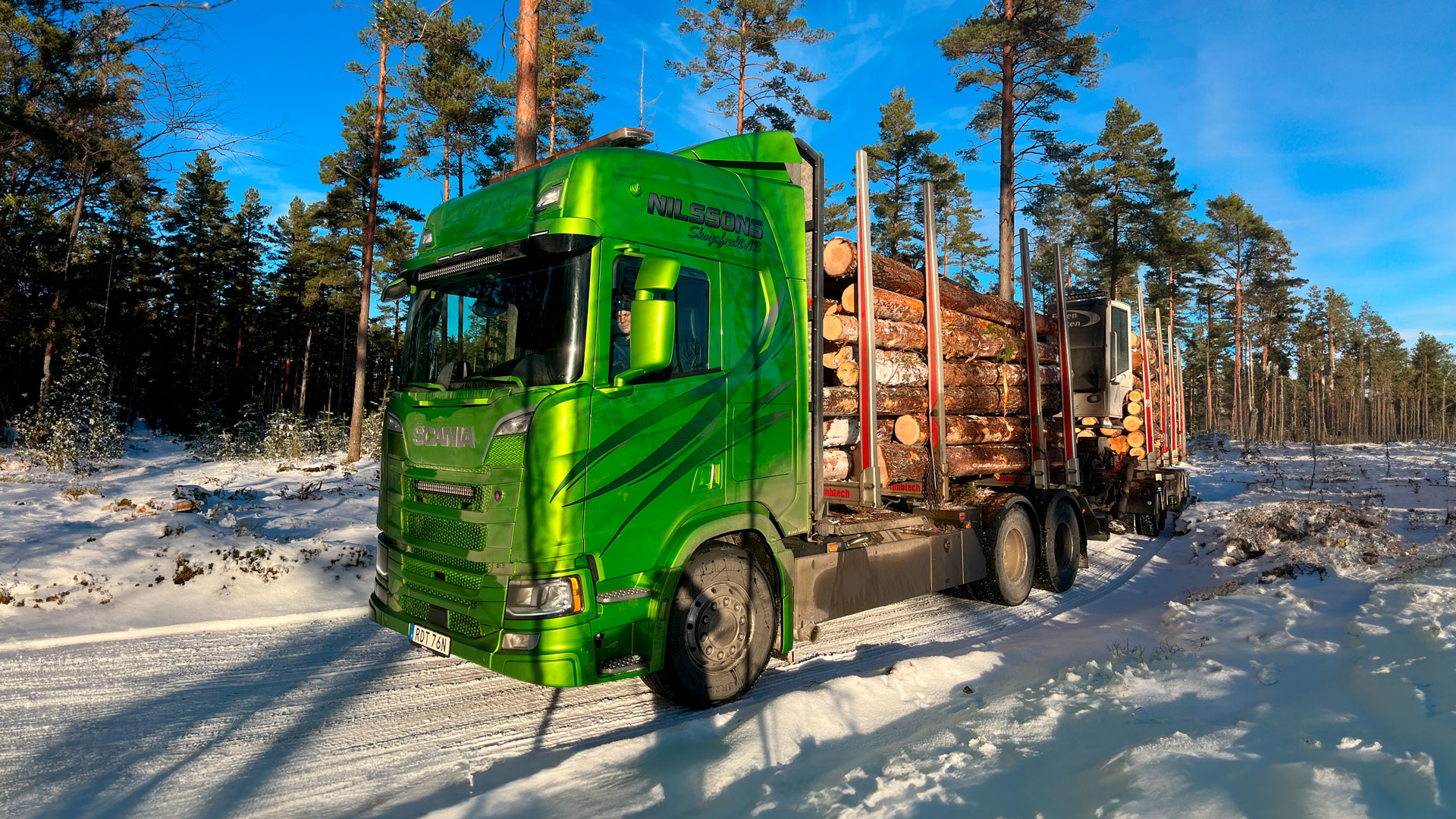 Ny timmerbil är levererad till Nilssons Skogsfrakt AB. Det är en Scania R660, levererad av Atteviks Lastbilar i Nässjö.
