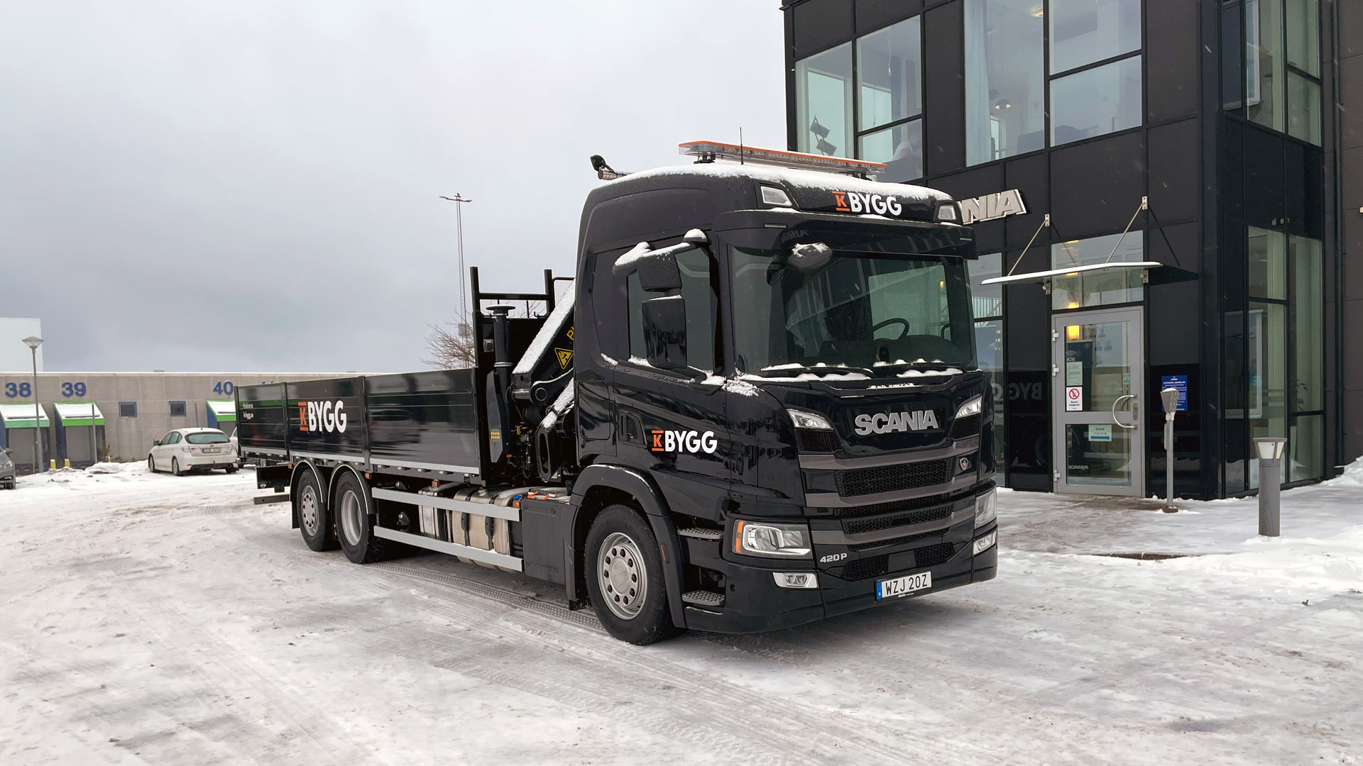 Scanialastbil P420 är levererad av Atteviks Lastbilar i Jönköping till K-Bygg i Huskvarna.