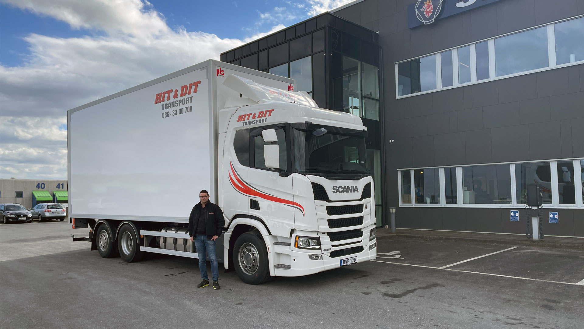 En ny Scanialastbil R460 har levererats till Hit & Dit Transport AB av Atteviks Lastbilar AB i Jönköping.